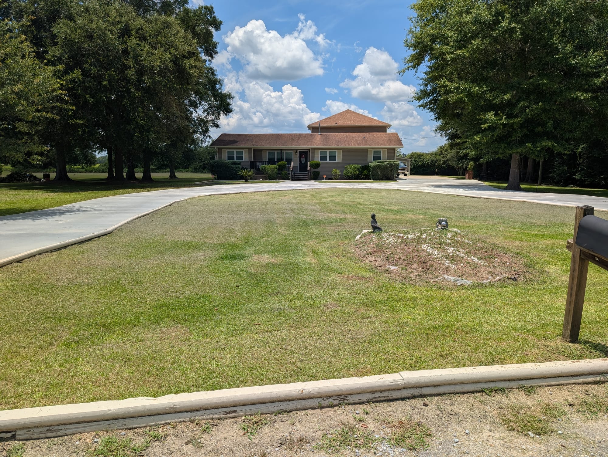 Freeland Lawn Care crew with FasTrak zero-turn mower and trimmers